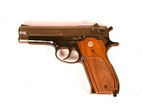 Smith & Wesson Mod. 39-2, 9 m Luger, #A273398, § B (W 2311-14)