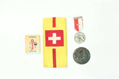 Mixed lot of memorabilia Swiss Army, Luger related *