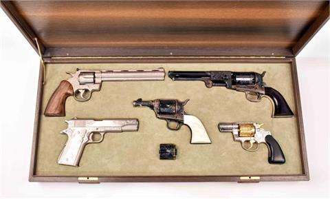 Colt-Sammlung von 5 Luxuswaffen in Premium-Kassette, § B