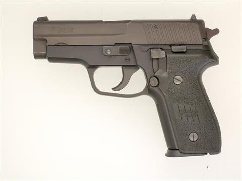 SIG Sauer P228, 9 mm Luger, #B229246, § B