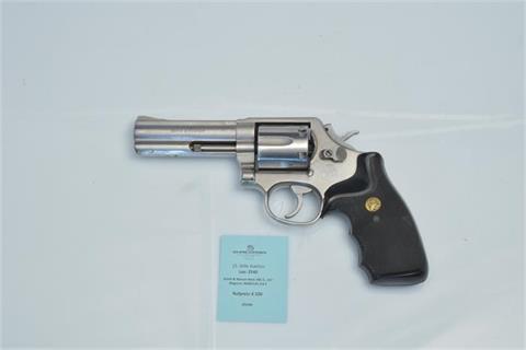 Smith & Wesson model 681-2, .357 Magnum, #AZB2134, § B Z