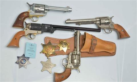 Deko- und Schreckschuss-Western-Revolver (4 Stück) und Sheriffsterne - Konvolut, § frei ab 18