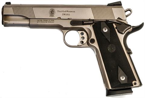 Smith & Wesson model SW1911, .45 ACP; #JRK0147, § B, acc.