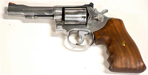 Smith & Wesson model 67, .38 spl., #18K2834, § B accessories