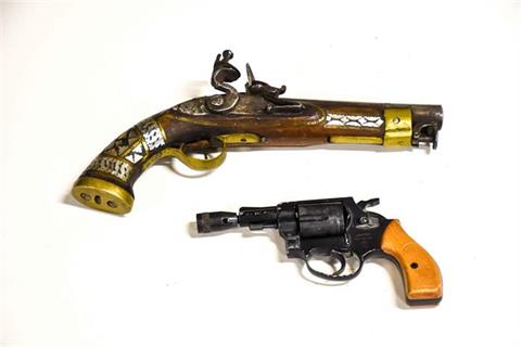 decoration flintlock pistol and signal revolver bundle lot