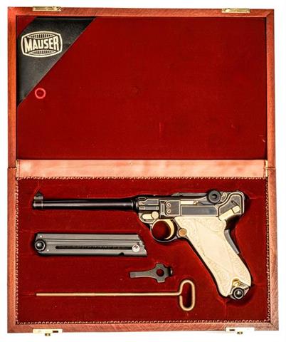 Parabellum,luxury version 06/73 in original case, Mauserwerke, .30 Luger, #10.004782 § B, accessories