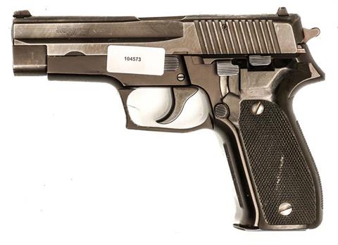 SIG-SAUER P226, 9 mm Luger, #OU192475, § B accessories