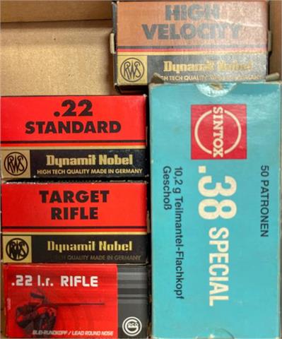 Revolver- and Rimfire cartridges .38 Spl. u..22 lr, bundle lot, § B