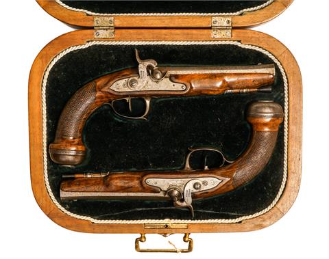 Paar Perkussions-Reisepistolen in Kassette, Dupont a Cognac, 15 mm, #ohne, § frei ab 18, Zub