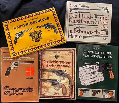 Bücherkonvolut Historische Militärwaffen, 5 Stück