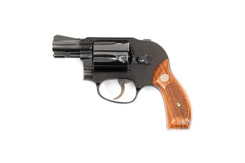 Smith & Wesson model 38, .38 Spl, #413J31, § B accessories