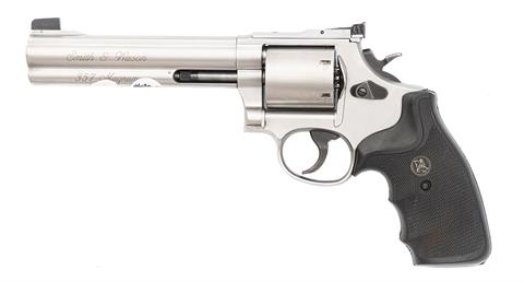 Smith & Wesson model 686-5 International, .357 Magnum, #CDP3612, § B accessories