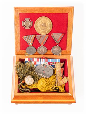 Ordens- und Militaria-Sammlung in Holzkassette