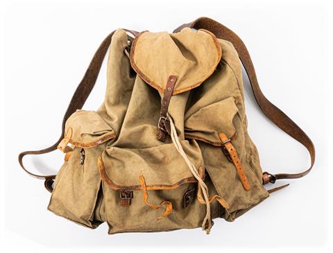 Linen rucksack with leather stuff convolute and grooming kit