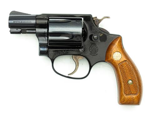 Revolver Smith & Wesson Mod. 37  Kal. 38 Special #J409982 §B +ACC (S151189)