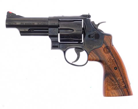 Revolver Smith & Wesson 29-10  Kal. .44 Mag. #CXE1876 § B + ACC
